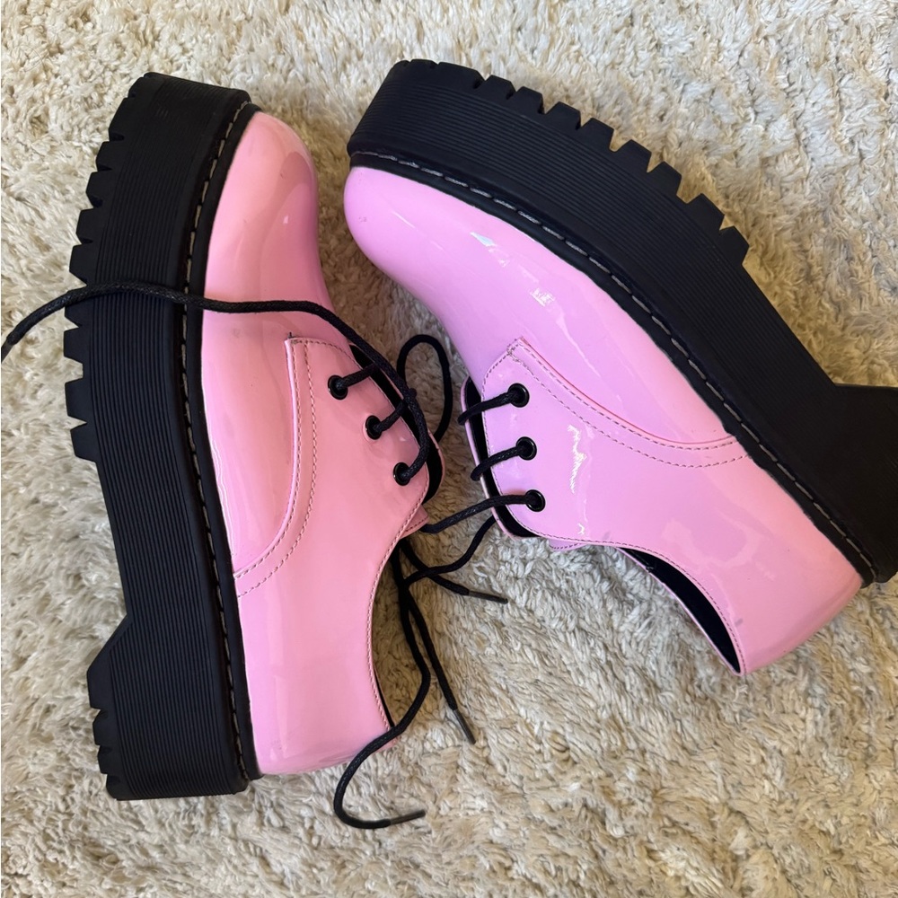 Steve Madden women’s pale pink platform lace-up shoes